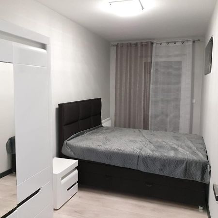 Apartament Skarbowa 1& Parking Leszno  Exteriör bild