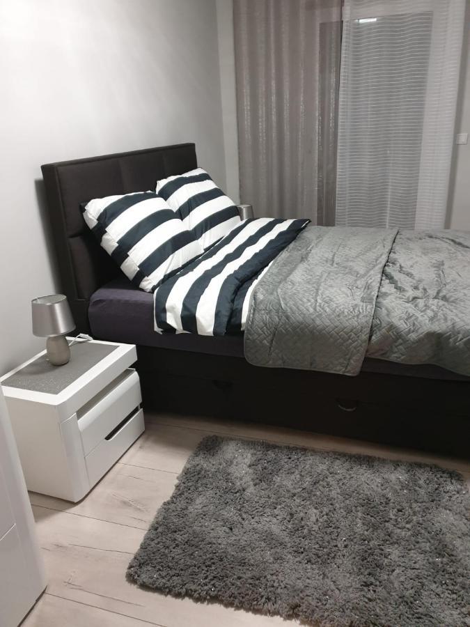 Apartament Skarbowa 1& Parking Leszno  Exteriör bild